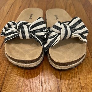 Quipid Women’s Bow Slides